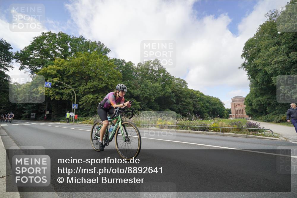 14.09.2025 - Stadtparktriathlon Michael Burmester http://msf.ph/oto/8892641 14.09.2025 11:18:37 Radfahren 724, 868, 932, 934, 935, 951, 976, 985, 993, 1015 meine-sportfotos.de