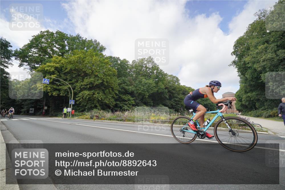14.09.2025 - Stadtparktriathlon Michael Burmester http://msf.ph/oto/8892643 14.09.2025 11:18:38 Radfahren 724, 868, 932, 934, 951, 985, 993, 1015 meine-sportfotos.de