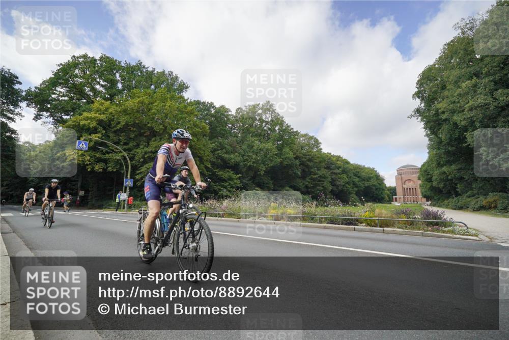 14.09.2025 - Stadtparktriathlon Michael Burmester http://msf.ph/oto/8892644 14.09.2025 11:18:41 Radfahren 724, 868, 932, 934, 985, 993, 1015 meine-sportfotos.de