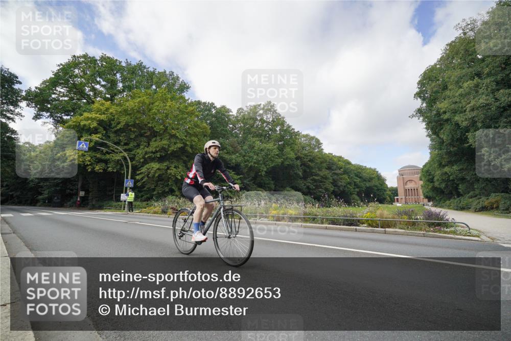 14.09.2025 - Stadtparktriathlon Michael Burmester http://msf.ph/oto/8892653 14.09.2025 11:18:57 Radfahren 852, 919, 996, 1006 meine-sportfotos.de