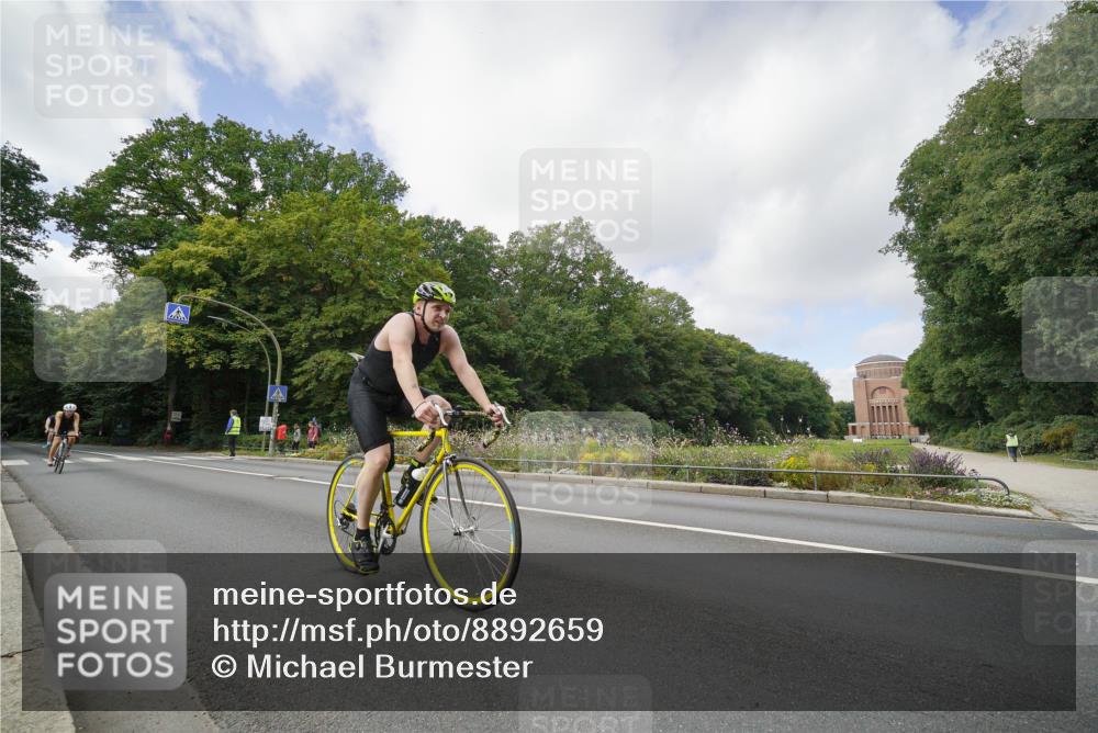 14.09.2025 - Stadtparktriathlon Michael Burmester http://msf.ph/oto/8892659 14.09.2025 11:19:15 Radfahren 797, 806, 835, 911, 914, 947, 969 meine-sportfotos.de