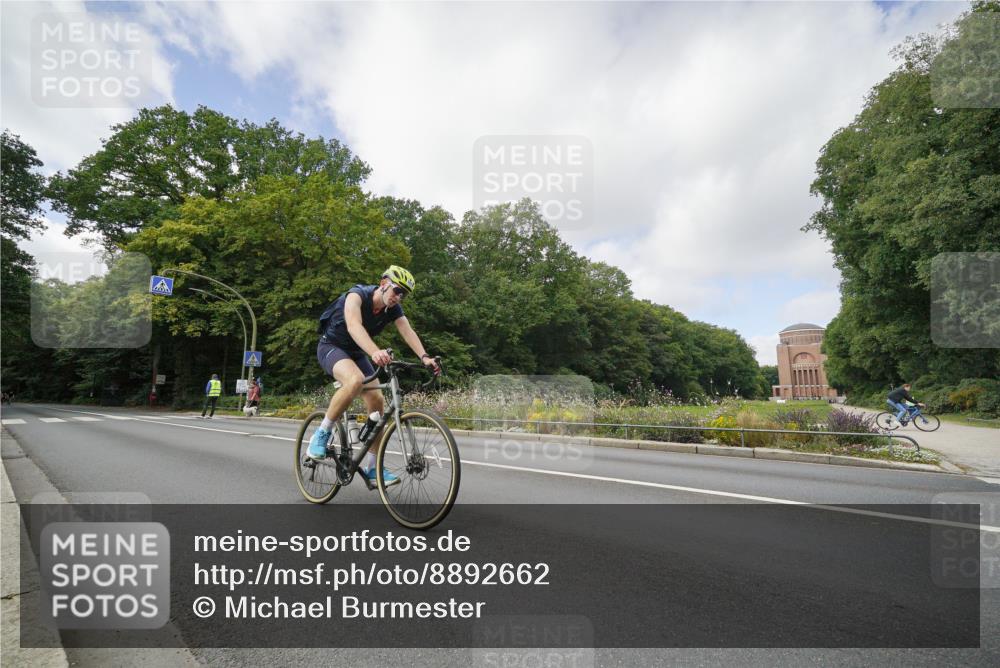14.09.2025 - Stadtparktriathlon Michael Burmester http://msf.ph/oto/8892662 14.09.2025 11:19:18 Radfahren 806, 846, 905, 911, 914, 942, 969 meine-sportfotos.de