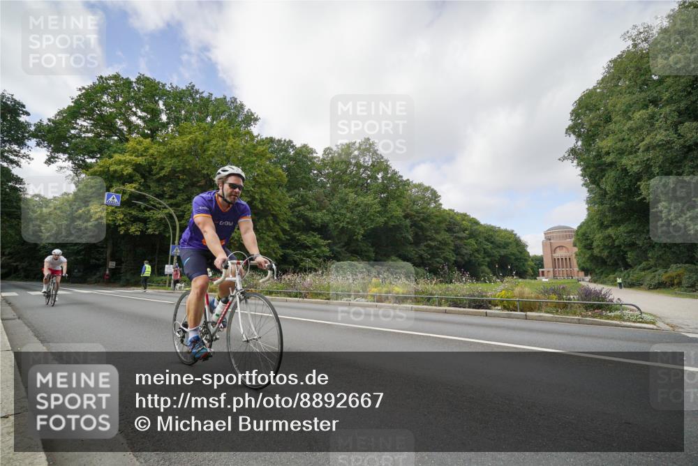 14.09.2025 - Stadtparktriathlon Michael Burmester http://msf.ph/oto/8892667 14.09.2025 11:19:28 Radfahren 846, 890, 905, 916, 942, 979 meine-sportfotos.de