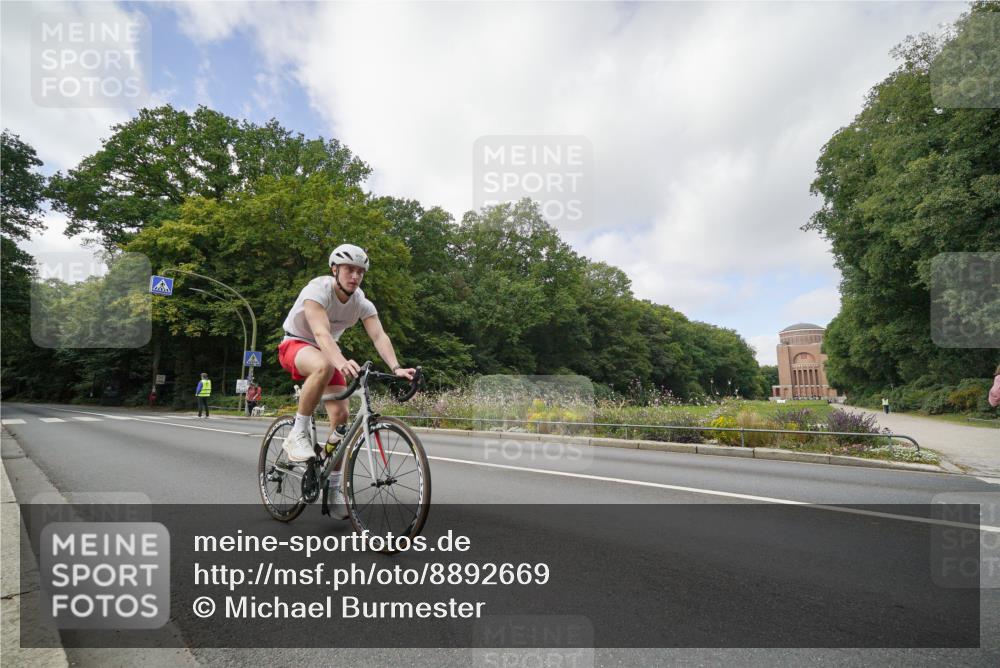 14.09.2025 - Stadtparktriathlon Michael Burmester http://msf.ph/oto/8892669 14.09.2025 11:19:29 Radfahren 846, 890, 905, 916, 942, 979 meine-sportfotos.de