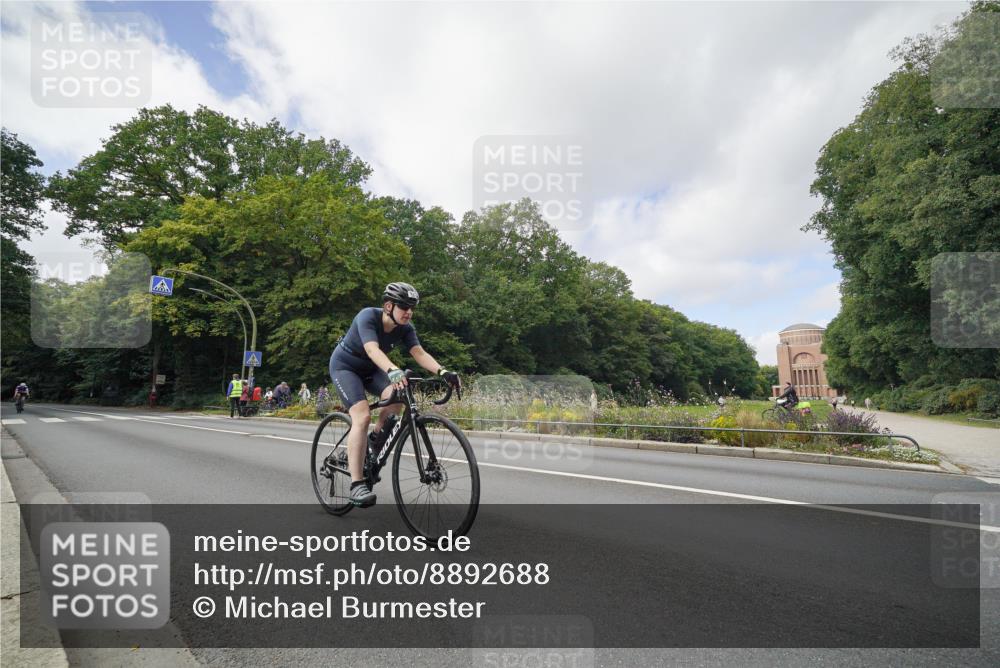 14.09.2025 - Stadtparktriathlon Michael Burmester http://msf.ph/oto/8892688 14.09.2025 11:20:10 Radfahren 833, 841, 925, 975, 984 meine-sportfotos.de