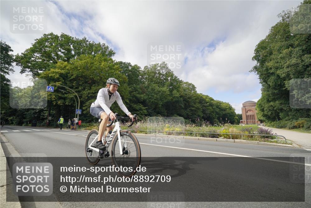 14.09.2025 - Stadtparktriathlon Michael Burmester http://msf.ph/oto/8892709 14.09.2025 11:20:50 Radfahren 848, 861, 938, 949, 989 meine-sportfotos.de