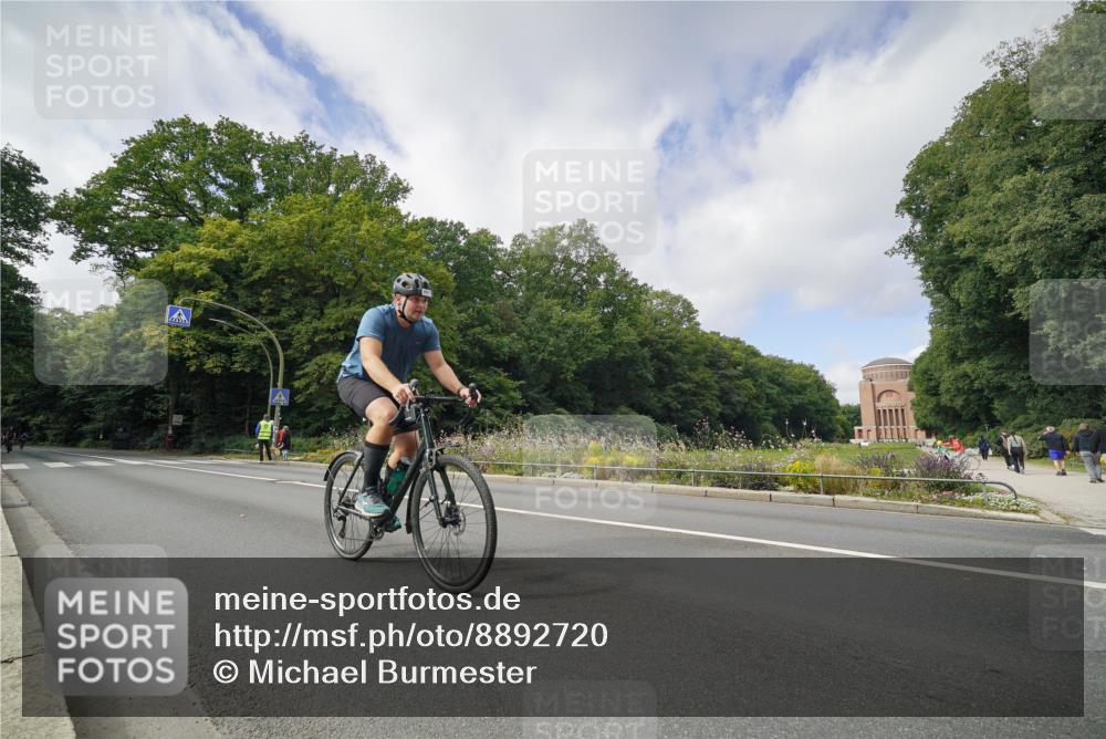 14.09.2025 - Stadtparktriathlon Michael Burmester http://msf.ph/oto/8892720 14.09.2025 11:21:33 Radfahren 734, 871, 891 meine-sportfotos.de