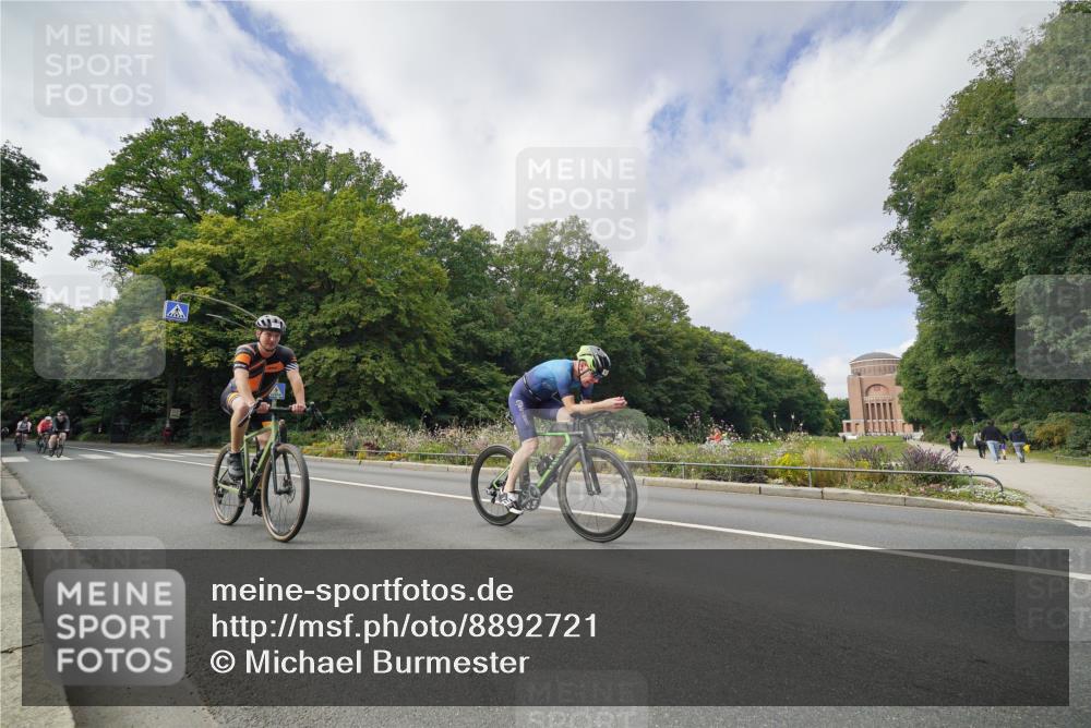 14.09.2025 - Stadtparktriathlon Michael Burmester http://msf.ph/oto/8892721 14.09.2025 11:21:39 Radfahren 734, 871, 927, 955, 960 meine-sportfotos.de