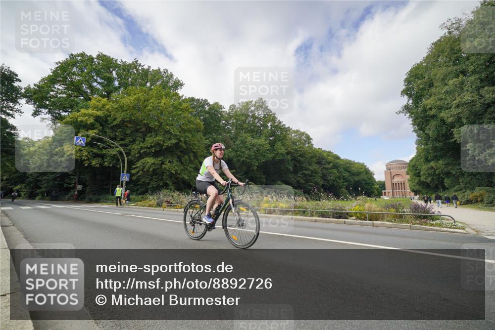 14.09.2025 - Stadtparktriathlon Michael Burmester http://msf.ph/oto/8892726 14.09.2025 11:21:44 Radfahren 734, 828, 871, 927, 945, 955, 960 meine-sportfotos.de
