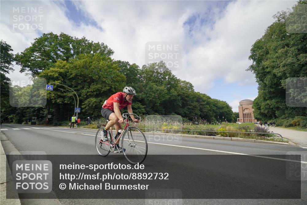 14.09.2025 - Stadtparktriathlon Michael Burmester http://msf.ph/oto/8892732 14.09.2025 11:21:55 Radfahren 828, 873, 945, 978, 981 meine-sportfotos.de
