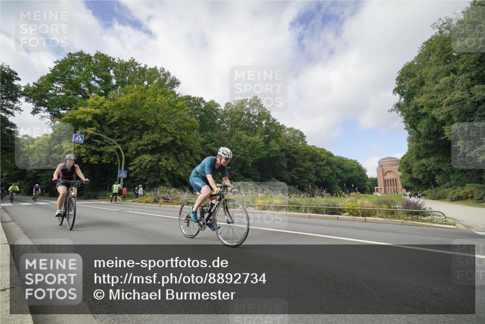 14.09.2025 - Stadtparktriathlon Michael Burmester http://msf.ph/oto/8892734 14.09.2025 11:22:06 Radfahren 842, 929, 939, 964, 972, 978, 1007, 1014, 1017 meine-sportfotos.de