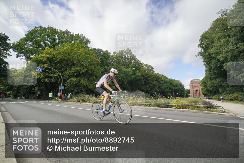 14.09.2025 - Stadtparktriathlon Michael Burmester http://msf.ph/oto/8892745 14.09.2025 11:22:16 Radfahren 842, 850, 855, 929, 952, 964, 972, 997 meine-sportfotos.de