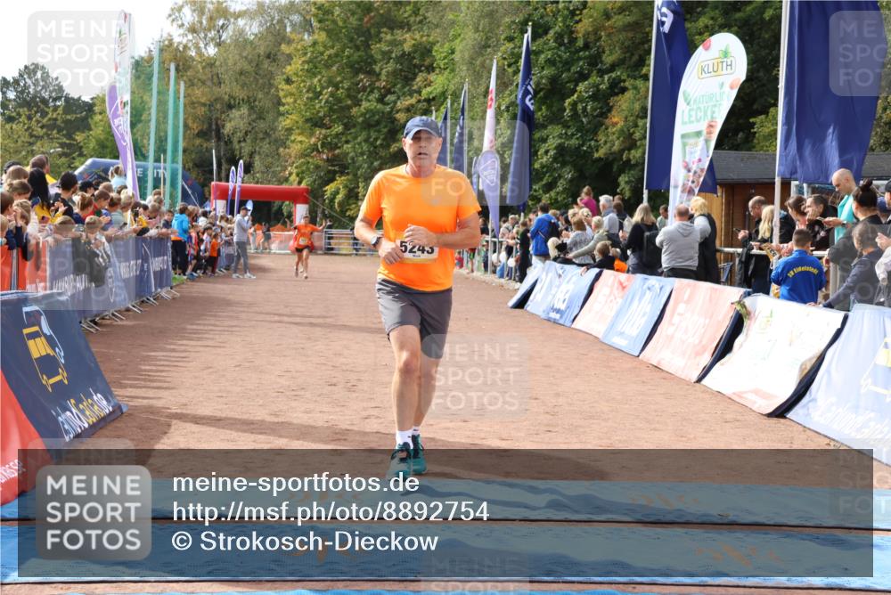 14.09.2025 - Airport Race Strokosch-Dieckow http://msf.ph/oto/8892754 14.09.2025 12:02:03 Ziel 5041, 5044, 5243 meine-sportfotos.de