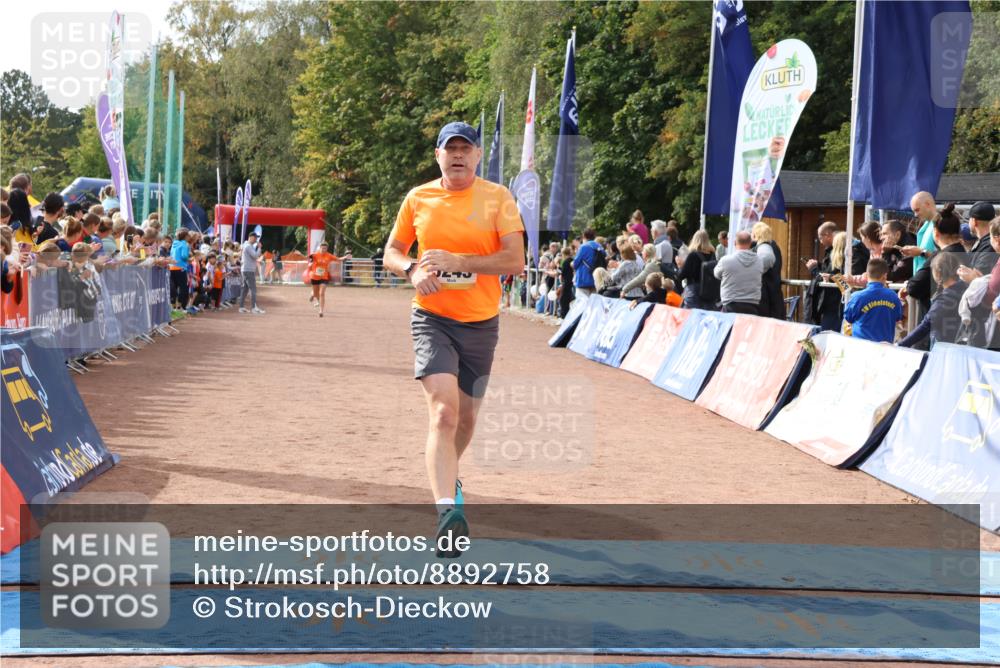 14.09.2025 - Airport Race Strokosch-Dieckow http://msf.ph/oto/8892758 14.09.2025 12:02:04 Ziel 5041, 5044, 5243 meine-sportfotos.de