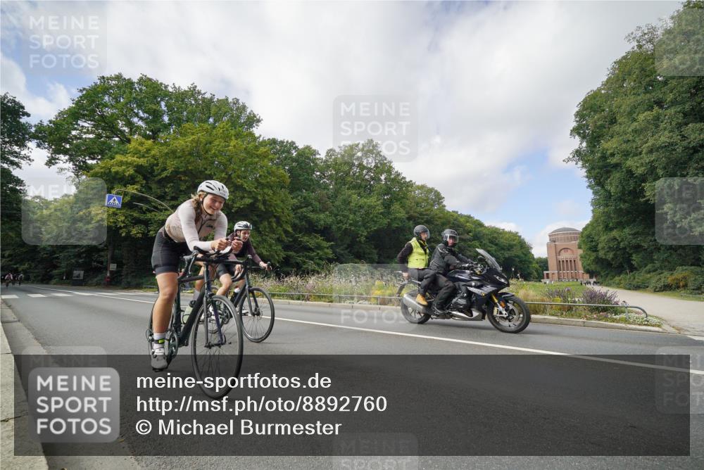 14.09.2025 - Stadtparktriathlon Michael Burmester http://msf.ph/oto/8892760 14.09.2025 11:22:52 Radfahren 831, 862, 870, 875, 918, 921, 948, 974, 1001, 1002 meine-sportfotos.de