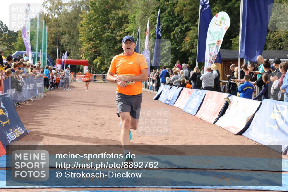 14.09.2025 - Airport Race Strokosch-Dieckow http://msf.ph/oto/8892762 14.09.2025 12:02:04 Ziel 5041, 5044, 5243 meine-sportfotos.de