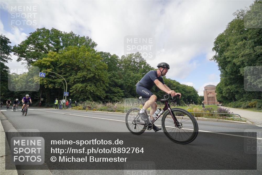 14.09.2025 - Stadtparktriathlon Michael Burmester http://msf.ph/oto/8892764 14.09.2025 11:22:59 Radfahren 829, 831, 851, 882, 918, 920, 948, 963, 974 meine-sportfotos.de