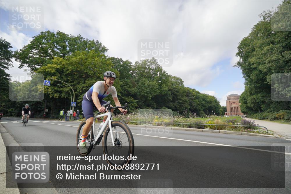 14.09.2025 - Stadtparktriathlon Michael Burmester http://msf.ph/oto/8892771 14.09.2025 11:23:05 Radfahren 829, 851, 882, 918, 920, 946, 948, 963 meine-sportfotos.de