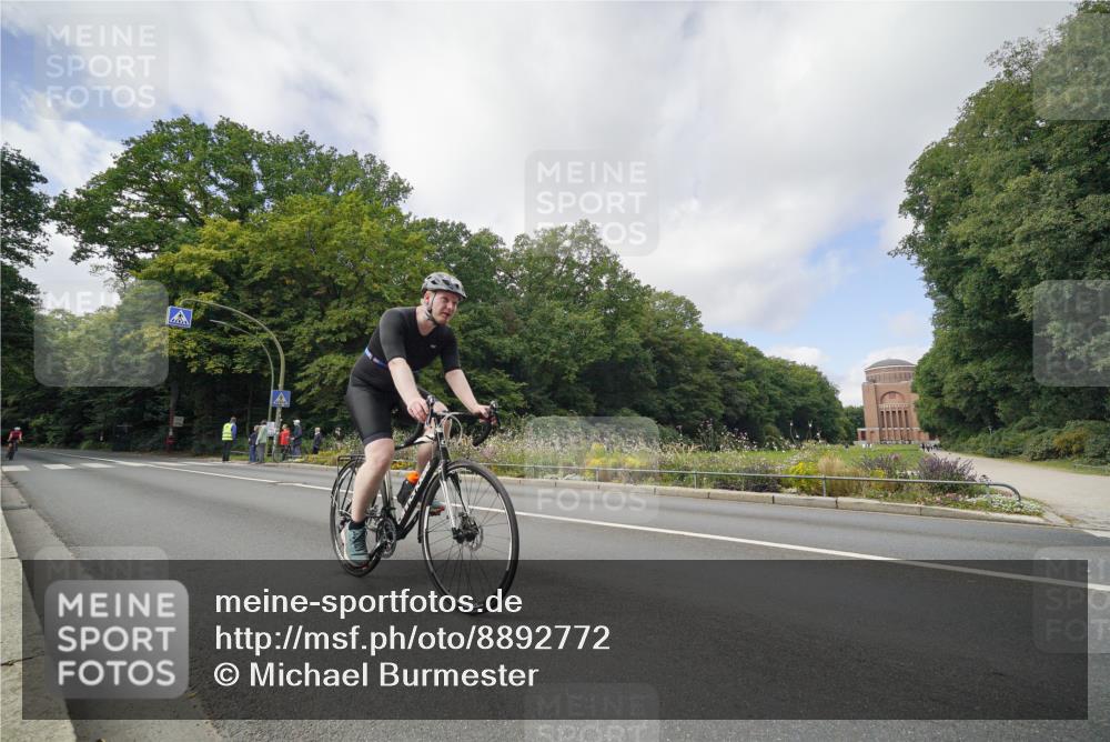 14.09.2025 - Stadtparktriathlon Michael Burmester http://msf.ph/oto/8892772 14.09.2025 11:23:06 Radfahren 829, 851, 882, 920, 946, 948, 963 meine-sportfotos.de
