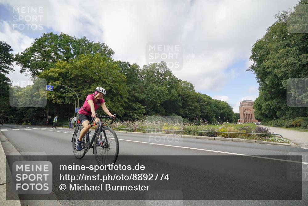 14.09.2025 - Stadtparktriathlon Michael Burmester http://msf.ph/oto/8892774 14.09.2025 11:23:11 Radfahren 886, 920, 946 meine-sportfotos.de