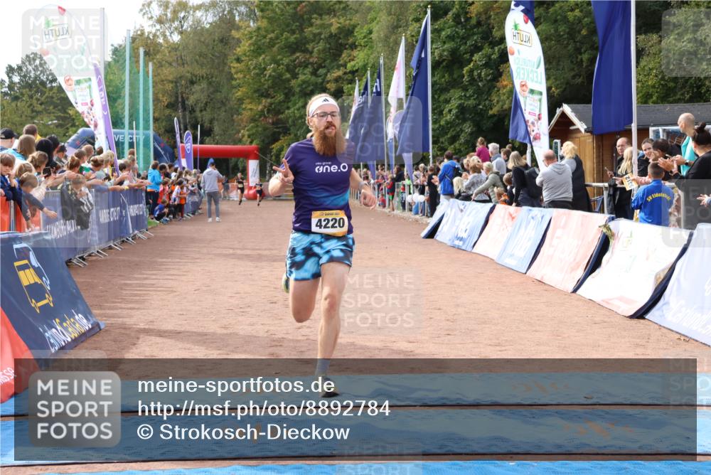 14.09.2025 - Airport Race Strokosch-Dieckow http://msf.ph/oto/8892784 14.09.2025 12:02:13 Ziel 4220, 4243, 5041 meine-sportfotos.de