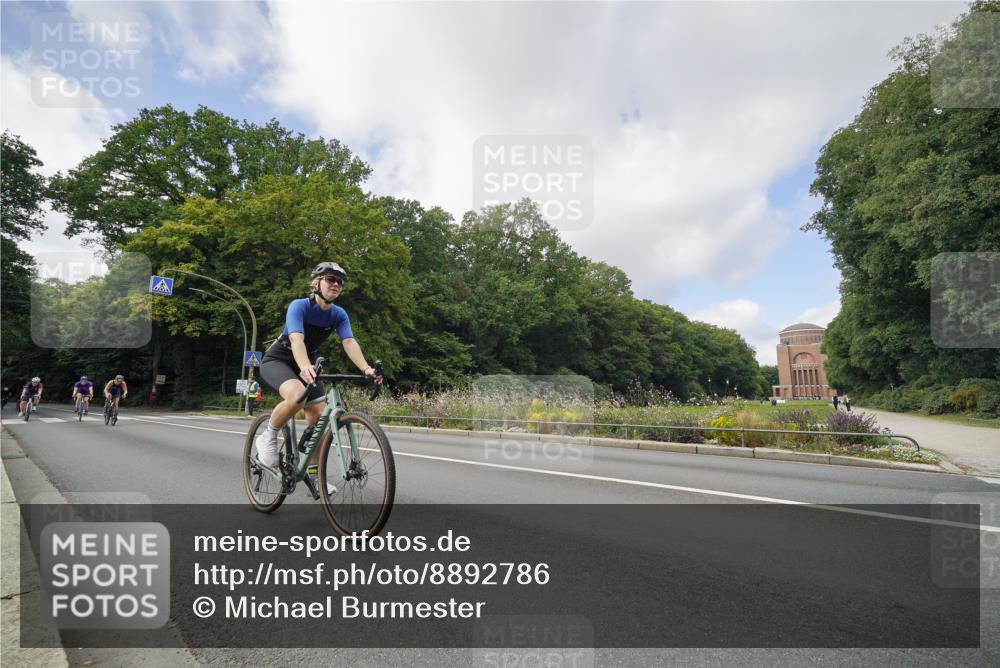 14.09.2025 - Stadtparktriathlon Michael Burmester http://msf.ph/oto/8892786 14.09.2025 11:23:47 Radfahren 824, 849, 893, 936, 940, 943, 994, 1005, 1008, 1011 meine-sportfotos.de