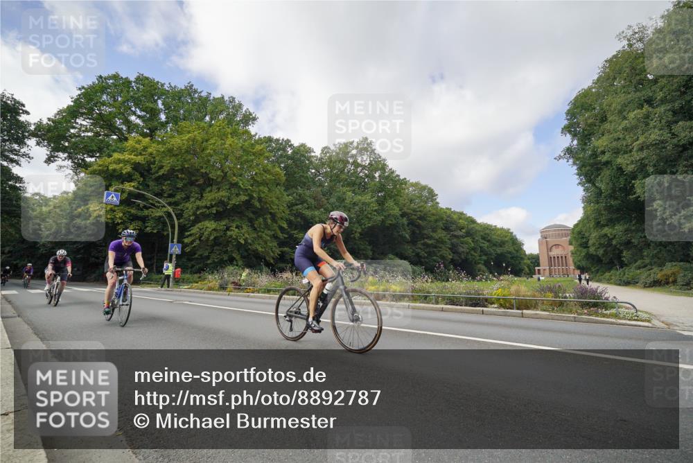 14.09.2025 - Stadtparktriathlon Michael Burmester http://msf.ph/oto/8892787 14.09.2025 11:23:49 Radfahren 824, 893, 936, 940, 943, 994, 1005, 1008, 1011 meine-sportfotos.de