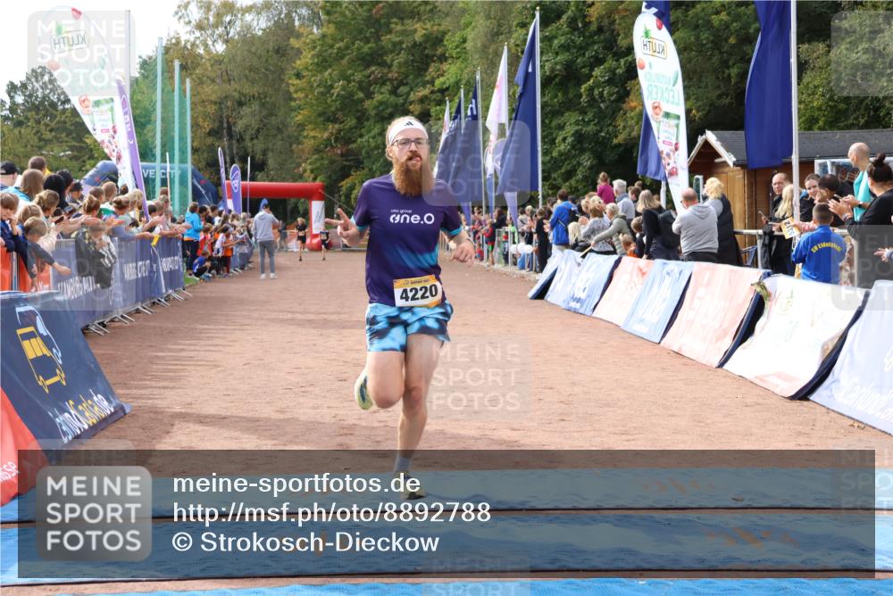 14.09.2025 - Airport Race Strokosch-Dieckow http://msf.ph/oto/8892788 14.09.2025 12:02:13 Ziel 4220, 4243, 5041 meine-sportfotos.de