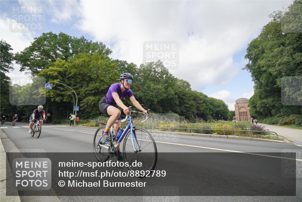 14.09.2025 - Stadtparktriathlon Michael Burmester http://msf.ph/oto/8892789 14.09.2025 11:23:50 Radfahren 824, 893, 936, 940, 943, 994, 1005, 1008, 1011 meine-sportfotos.de