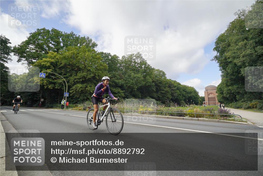 14.09.2025 - Stadtparktriathlon Michael Burmester http://msf.ph/oto/8892792 14.09.2025 11:23:53 Radfahren 824, 878, 940, 943, 986, 994, 1008, 1011 meine-sportfotos.de