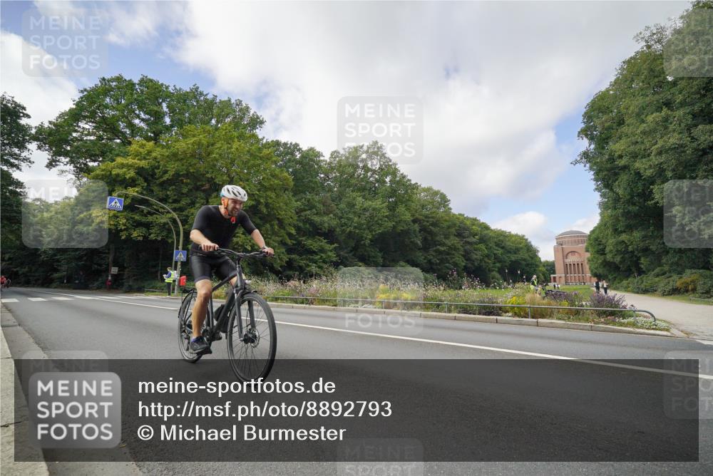 14.09.2025 - Stadtparktriathlon Michael Burmester http://msf.ph/oto/8892793 14.09.2025 11:23:55 Radfahren 824, 878, 895, 940, 943, 986, 1008, 1011 meine-sportfotos.de