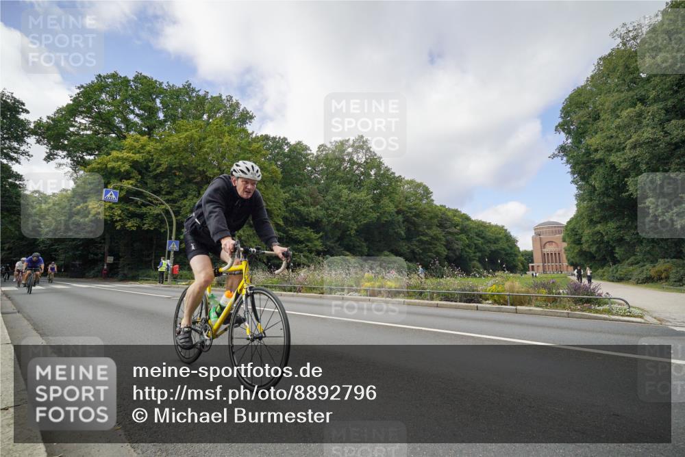 14.09.2025 - Stadtparktriathlon Michael Burmester http://msf.ph/oto/8892796 14.09.2025 11:24:02 Radfahren 823, 876, 878, 895, 915, 924, 986, 987 meine-sportfotos.de