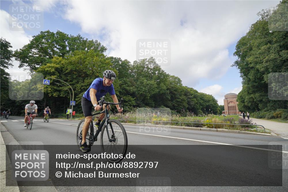 14.09.2025 - Stadtparktriathlon Michael Burmester http://msf.ph/oto/8892797 14.09.2025 11:24:03 Radfahren 823, 876, 878, 895, 915, 924, 986, 987 meine-sportfotos.de