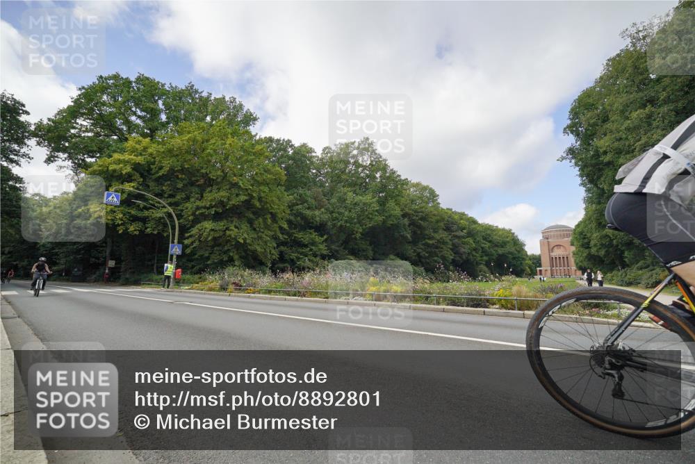 14.09.2025 - Stadtparktriathlon Michael Burmester http://msf.ph/oto/8892801 14.09.2025 11:24:05 Radfahren 823, 876, 878, 894, 895, 915, 924, 970, 986, 987 meine-sportfotos.de