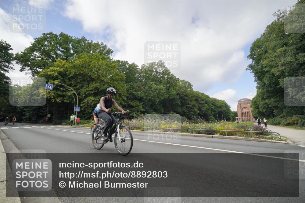 14.09.2025 - Stadtparktriathlon Michael Burmester http://msf.ph/oto/8892803 14.09.2025 11:24:08 Radfahren 823, 876, 894, 895, 915, 924, 970, 987 meine-sportfotos.de