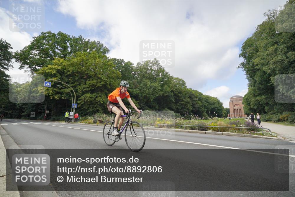 14.09.2025 - Stadtparktriathlon Michael Burmester http://msf.ph/oto/8892806 14.09.2025 11:24:13 Radfahren 823, 894, 924, 968, 970 meine-sportfotos.de