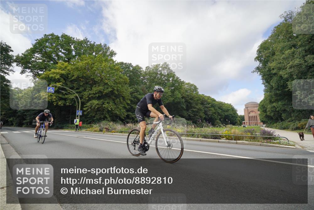 14.09.2025 - Stadtparktriathlon Michael Burmester http://msf.ph/oto/8892810 14.09.2025 11:24:41 Radfahren 756, 877, 900, 962 meine-sportfotos.de