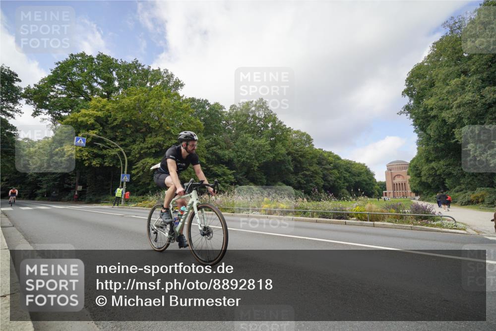 14.09.2025 - Stadtparktriathlon Michael Burmester http://msf.ph/oto/8892818 14.09.2025 11:25:01 Radfahren 839, 843, 967 meine-sportfotos.de
