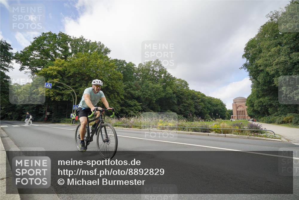 14.09.2025 - Stadtparktriathlon Michael Burmester http://msf.ph/oto/8892829 14.09.2025 11:25:44 Radfahren 826, 837, 852, 919, 1000 meine-sportfotos.de