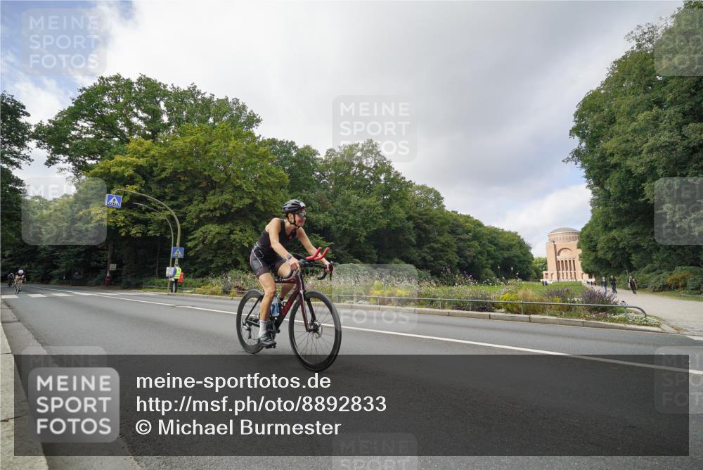 14.09.2025 - Stadtparktriathlon Michael Burmester http://msf.ph/oto/8892833 14.09.2025 11:26:09 Radfahren 835, 930, 951, 1006 meine-sportfotos.de