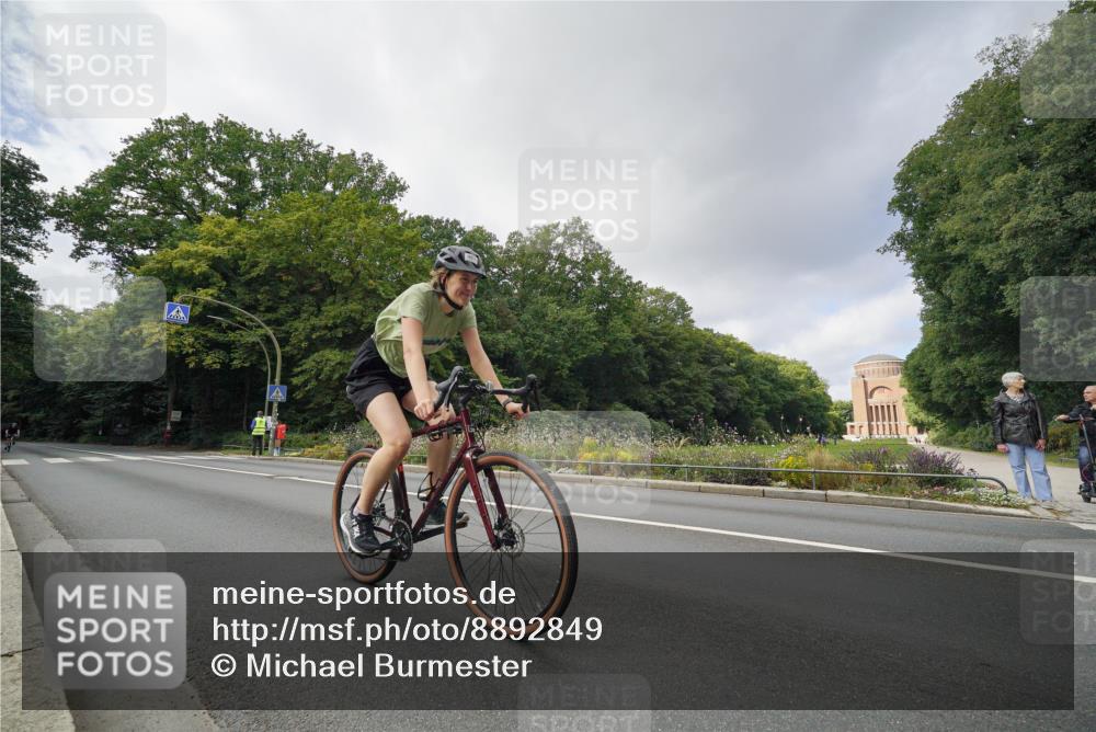 14.09.2025 - Stadtparktriathlon Michael Burmester http://msf.ph/oto/8892849 14.09.2025 11:26:41 Radfahren 905, 911, 914, 931, 942, 961, 976 meine-sportfotos.de