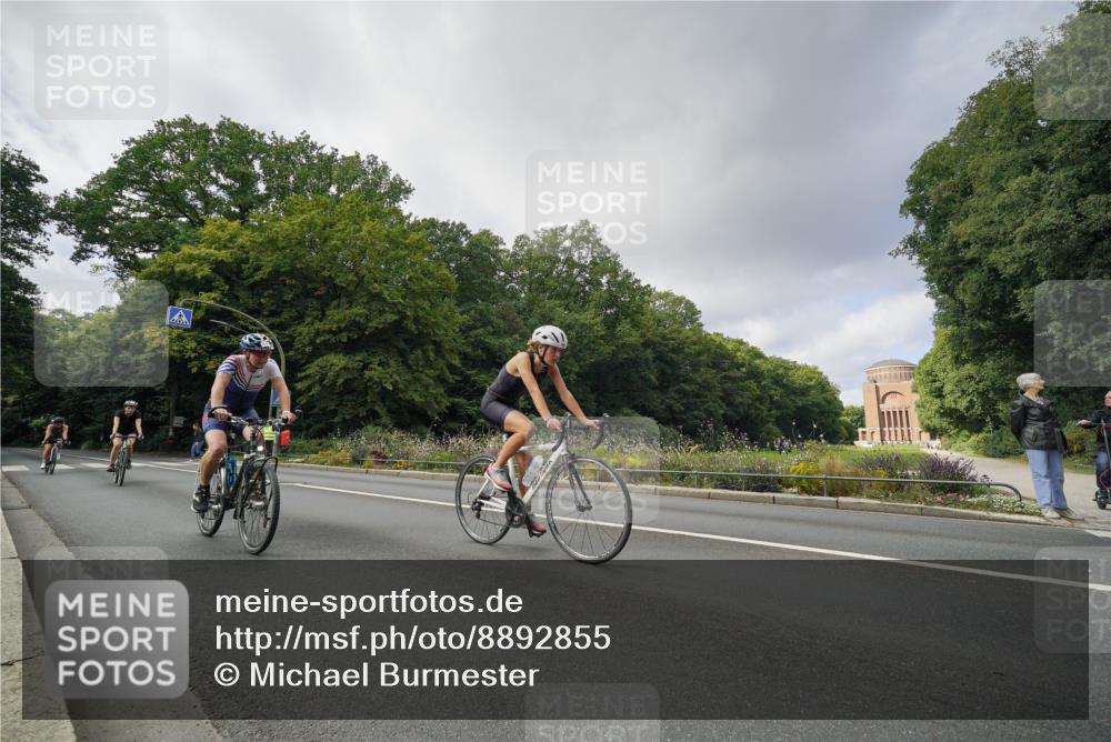 14.09.2025 - Stadtparktriathlon Michael Burmester http://msf.ph/oto/8892855 14.09.2025 11:26:56 Radfahren 868, 898, 932, 969, 985, 995 meine-sportfotos.de