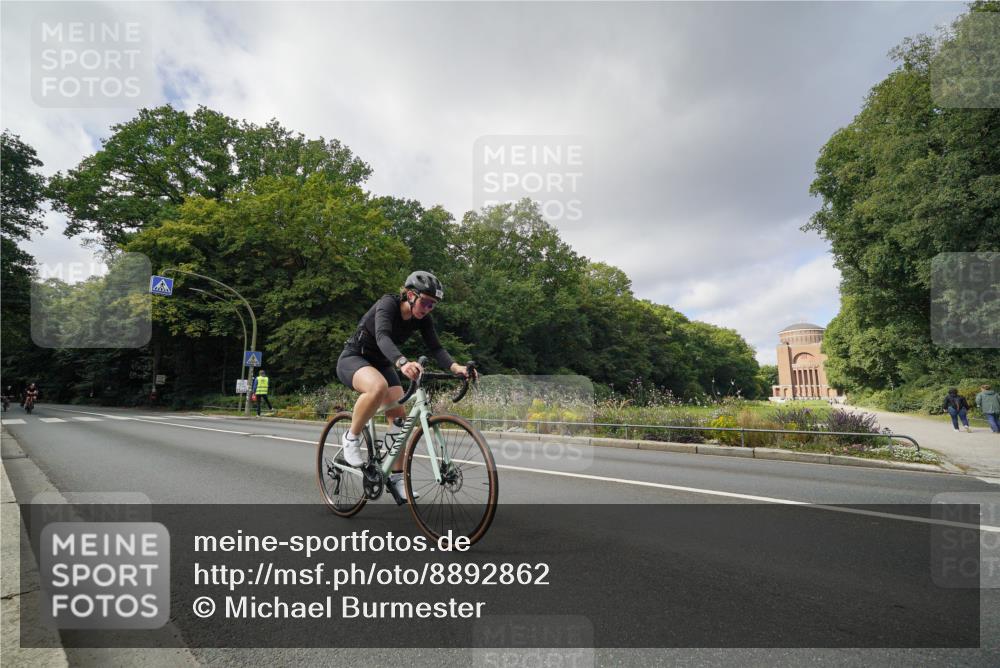14.09.2025 - Stadtparktriathlon Michael Burmester http://msf.ph/oto/8892862 14.09.2025 11:27:21 Radfahren 836, 838, 867, 874, 947, 979, 996 meine-sportfotos.de