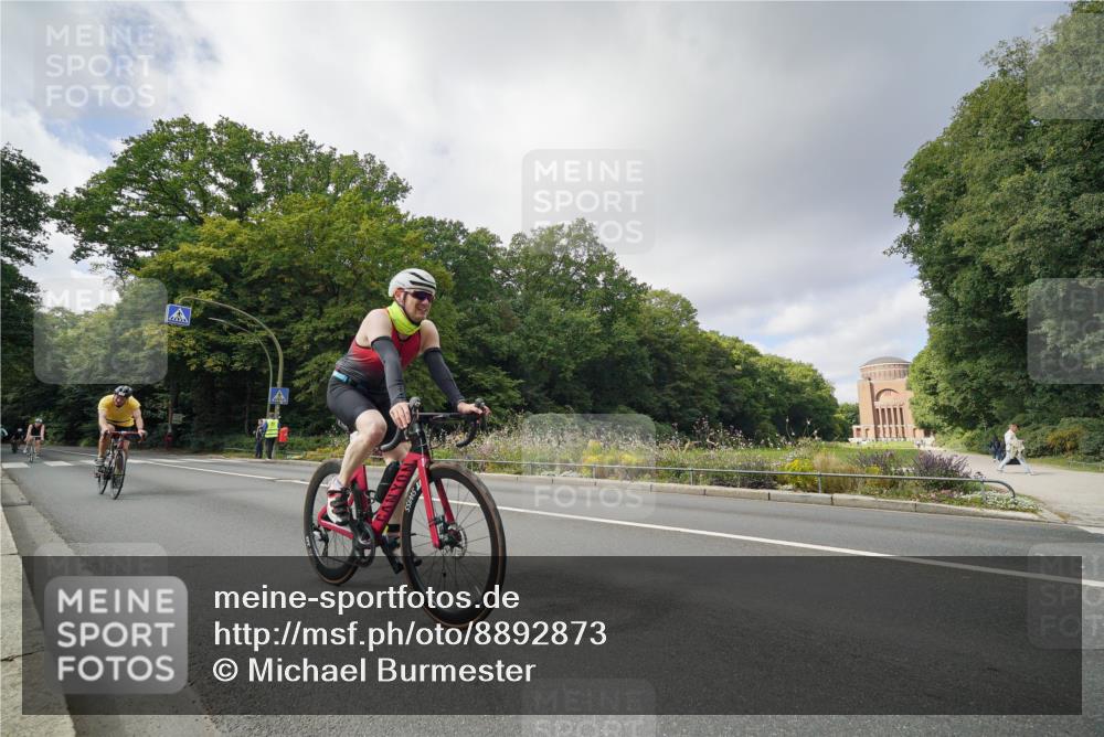 14.09.2025 - Stadtparktriathlon Michael Burmester http://msf.ph/oto/8892873 14.09.2025 11:27:41 Radfahren 833, 841, 859, 872, 889, 917, 944, 990, 1016, 1020 meine-sportfotos.de