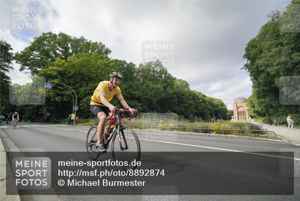 14.09.2025 - Stadtparktriathlon Michael Burmester http://msf.ph/oto/8892874 14.09.2025 11:27:42 Radfahren 833, 841, 859, 872, 889, 917, 944, 990, 1016, 1020 meine-sportfotos.de