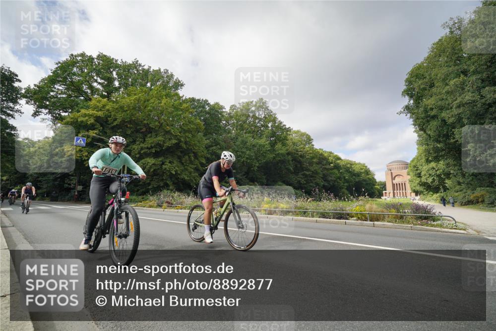 14.09.2025 - Stadtparktriathlon Michael Burmester http://msf.ph/oto/8892877 14.09.2025 11:27:46 Radfahren 833, 841, 853, 872, 890, 917, 944, 990, 1009, 1016, 1020 meine-sportfotos.de