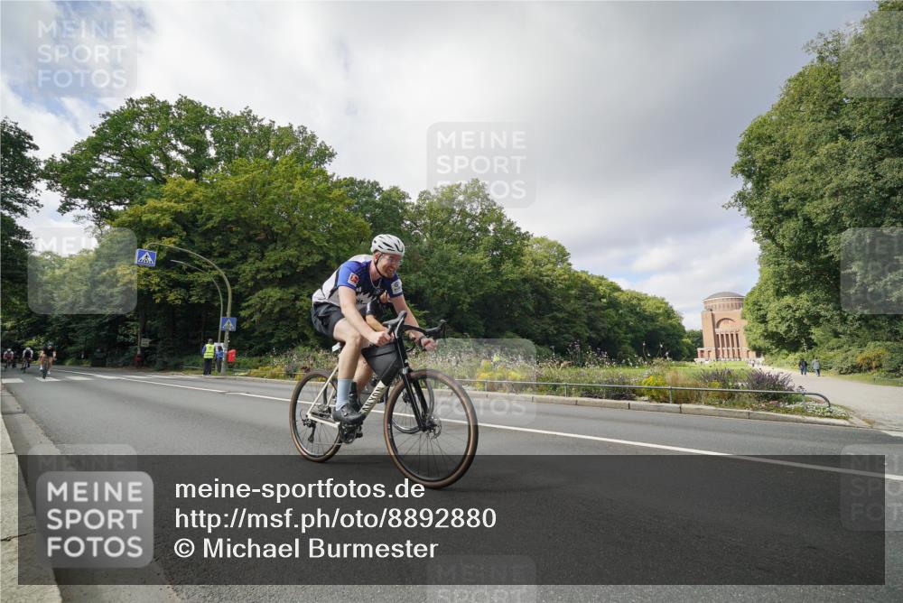 14.09.2025 - Stadtparktriathlon Michael Burmester http://msf.ph/oto/8892880 14.09.2025 11:27:49 Radfahren 833, 853, 872, 890, 897, 944, 990, 1009, 1016, 1020 meine-sportfotos.de