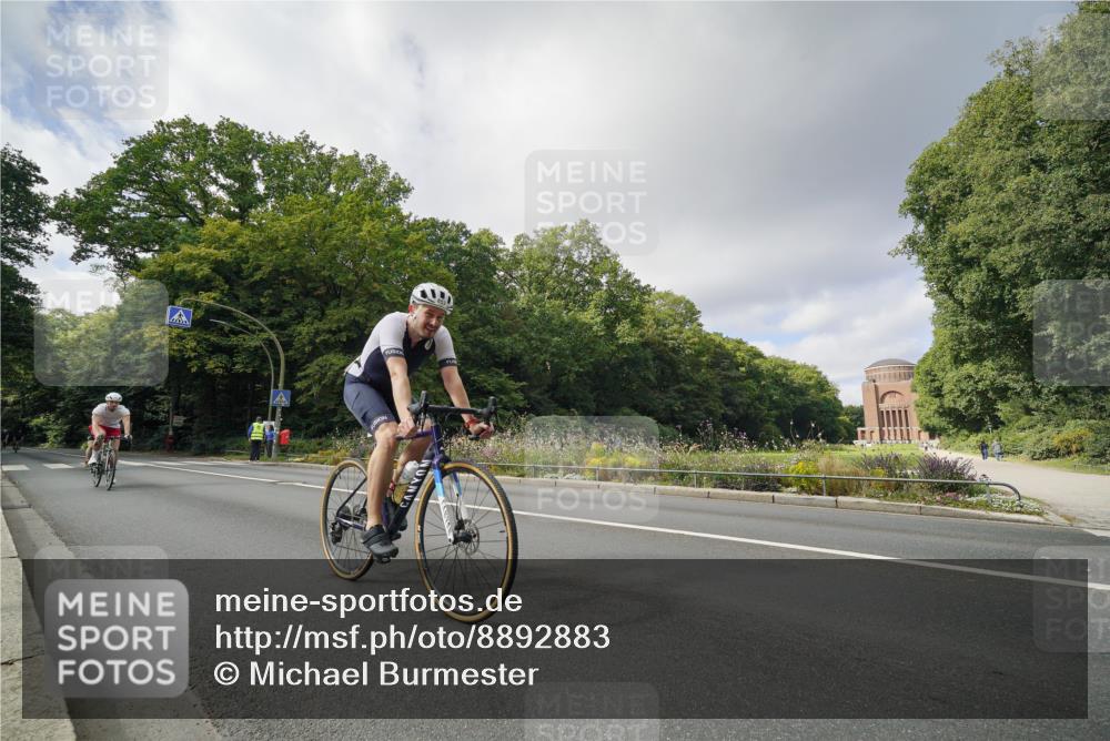14.09.2025 - Stadtparktriathlon Michael Burmester http://msf.ph/oto/8892883 14.09.2025 11:27:53 Radfahren 833, 848, 853, 872, 890, 897, 916, 990, 1009 meine-sportfotos.de