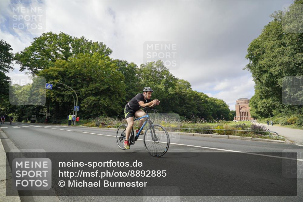 14.09.2025 - Stadtparktriathlon Michael Burmester http://msf.ph/oto/8892885 14.09.2025 11:27:55 Radfahren 833, 848, 853, 872, 890, 897, 916, 1009 meine-sportfotos.de