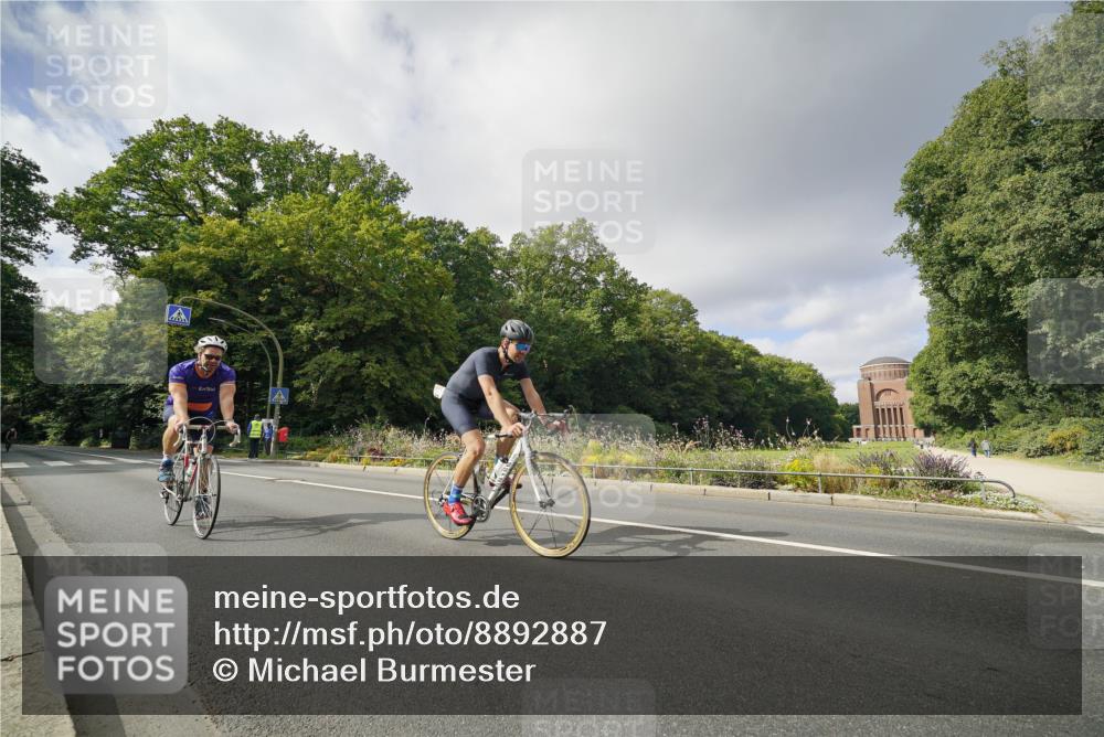 14.09.2025 - Stadtparktriathlon Michael Burmester http://msf.ph/oto/8892887 14.09.2025 11:27:59 Radfahren 848, 853, 890, 897, 916, 941 meine-sportfotos.de